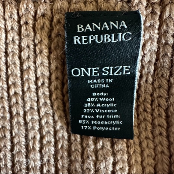 Banana Republic Camel Faux Fur
neck warmer - Picture 7 of 7